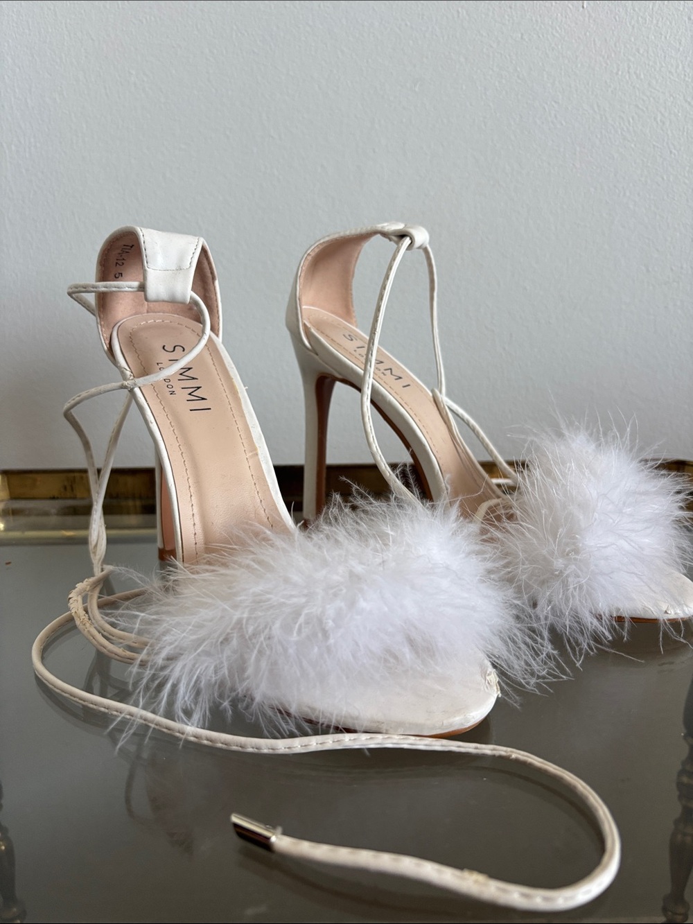 🤍 white strappy feather heels